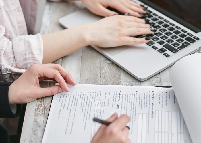What Is a W-2 vs 1099 Form? Clear Differences